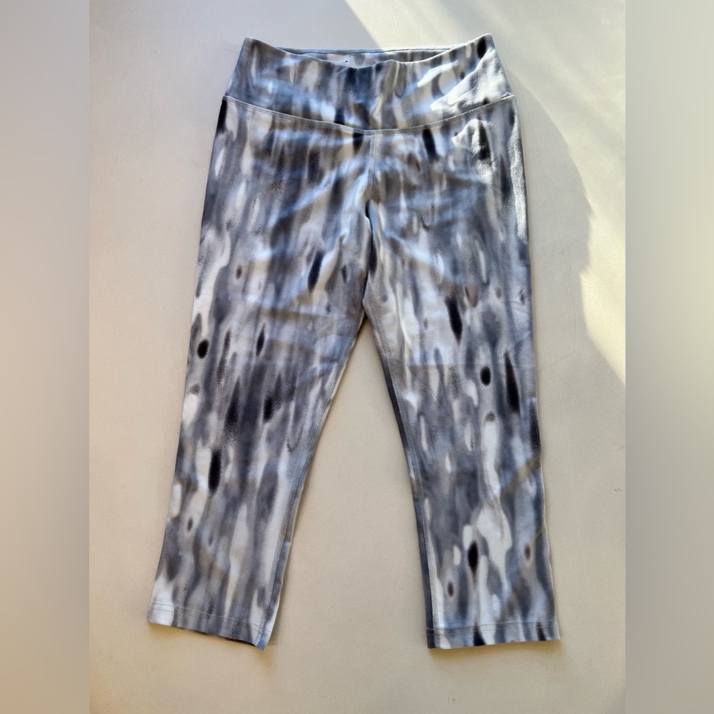 Nike workout cropped pants.
